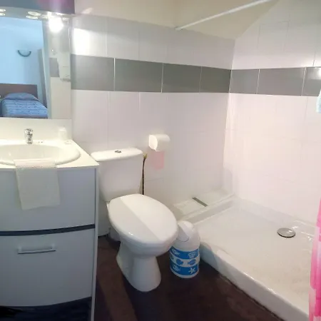 Saint Avit Готель