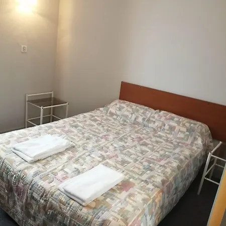 Saint Avit Готель