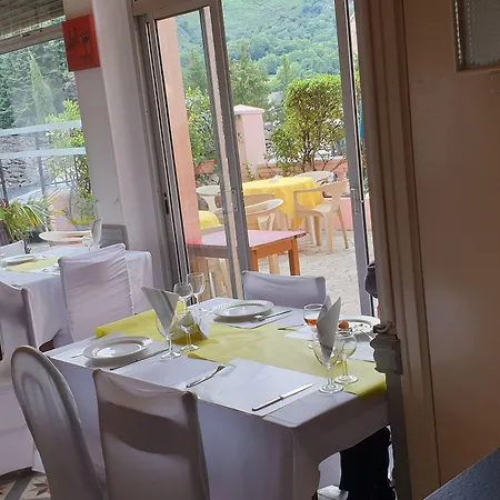 Saint Avit Готель *