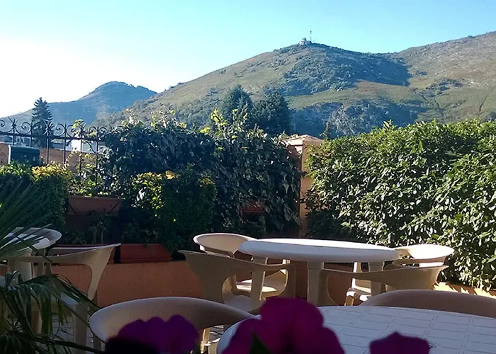 Saint Avit Отель *